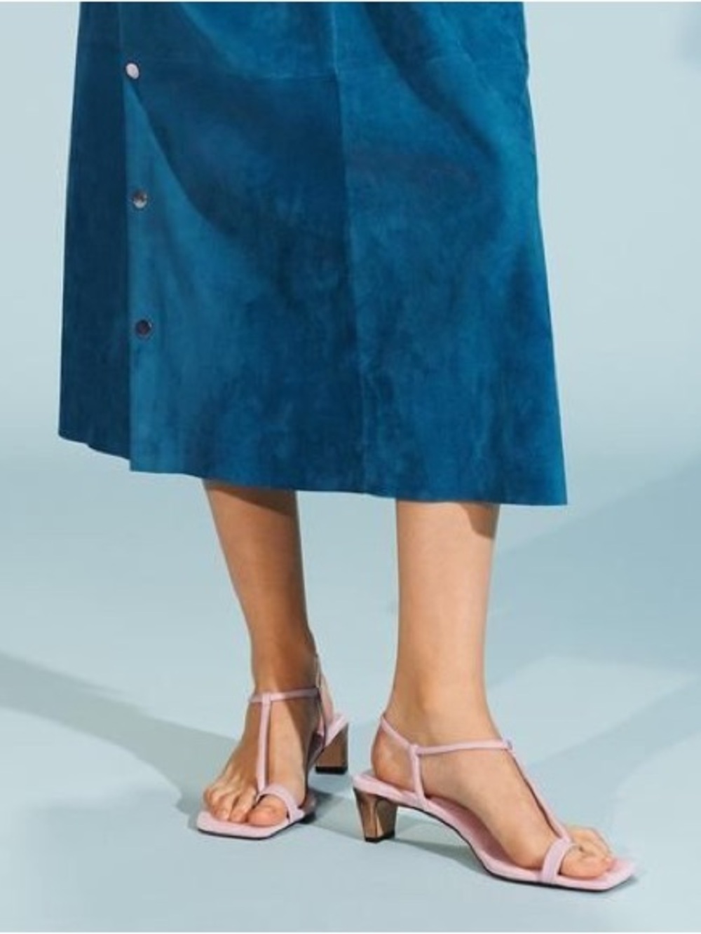 ZARA Limited edition lilac suede sandals with low heel.